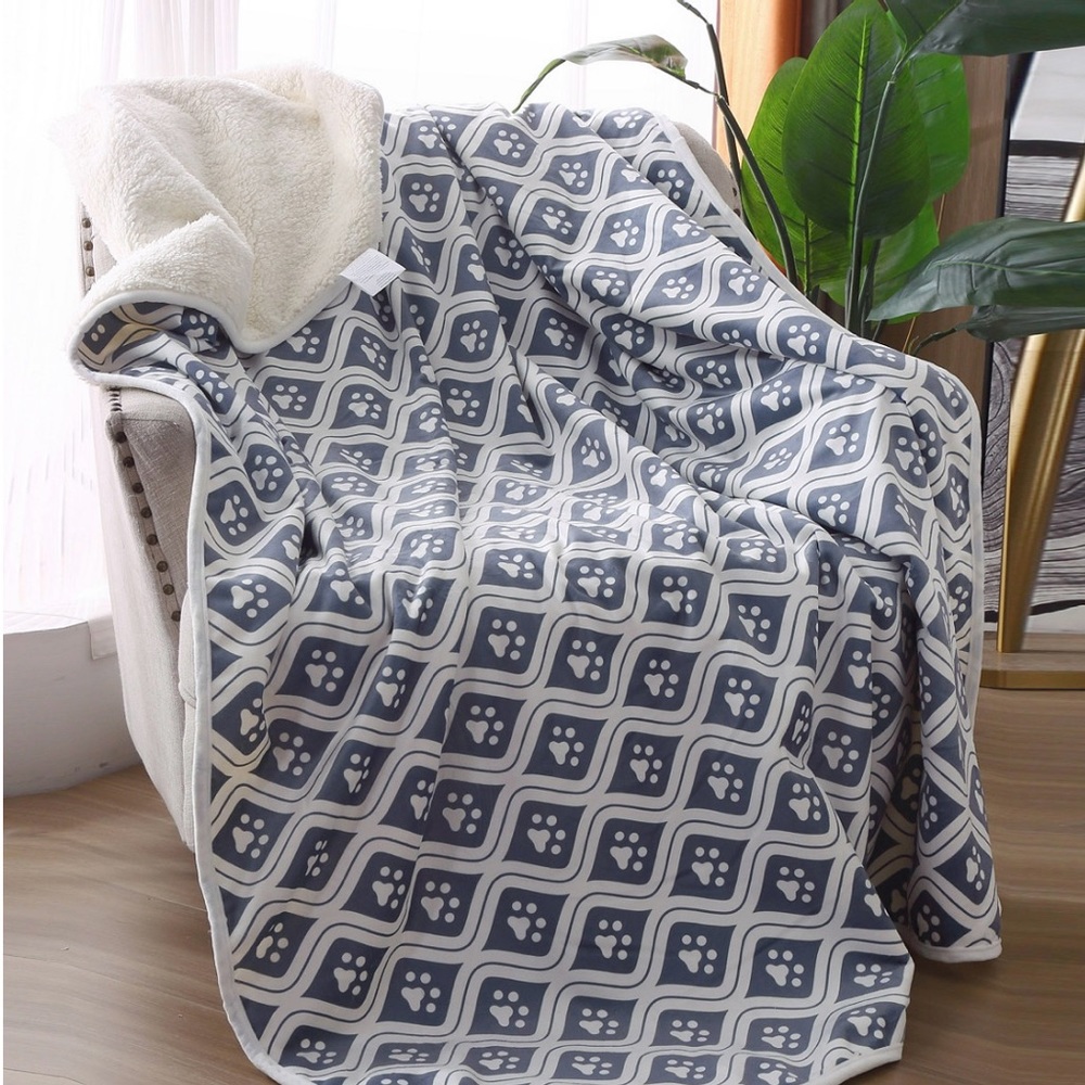 Advanced Water Resistant Pets Print Comfort Throw, 60" x 80"